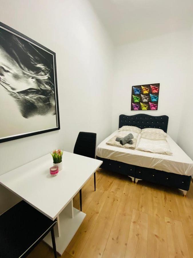 Deluxe Quad Room Dw Viena Exterior foto