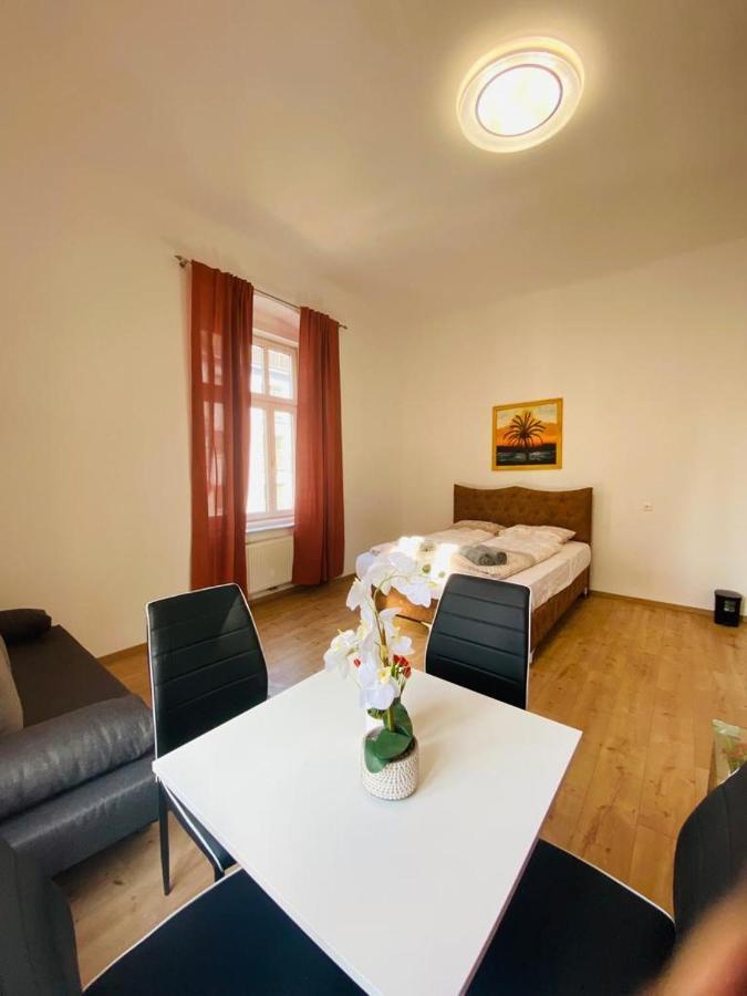 Deluxe Quad Room Dw Viena Exterior foto